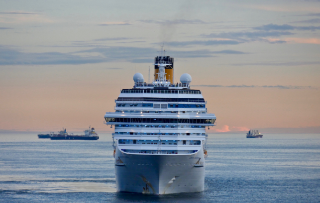 世上最龐大海上書展船 「望道號」走訪西班牙